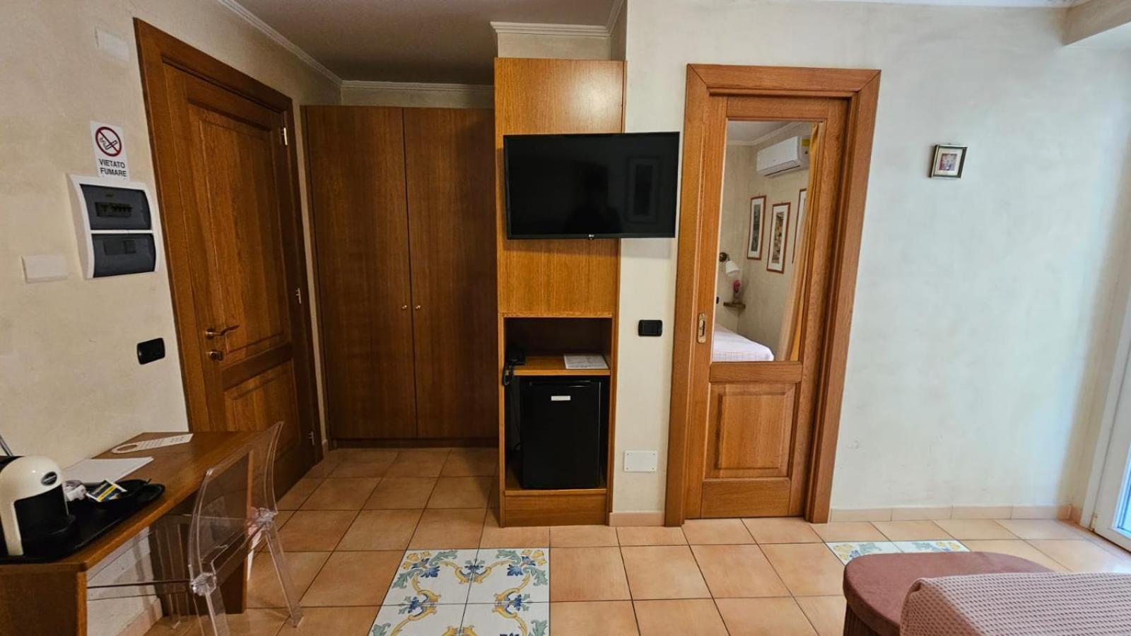 Vittoria Guest House Салерно Экстерьер фото